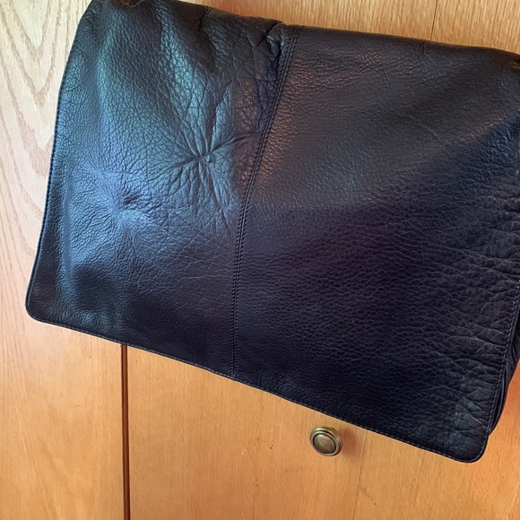 Osgoode Marley luxe black leather unisex flap messenger bag crossbody organizer - Picture 1 of 16
